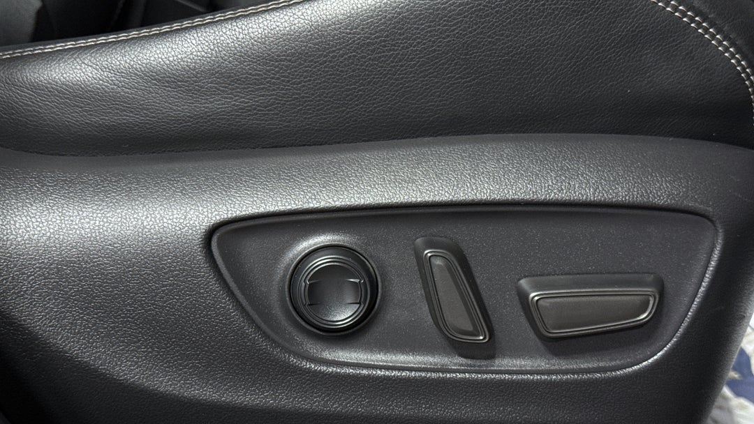2021 Toyota RAV4 Cruiser (2WD), Automatic, 101962 km, Drivers Side Adjustment Panel