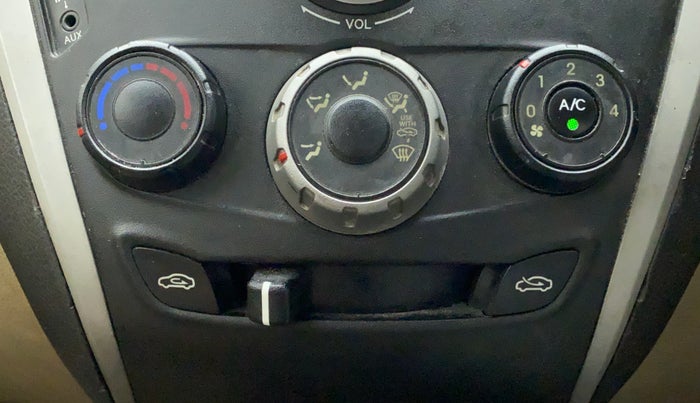 2011 Hyundai Eon MAGNA O, Petrol, Manual, 58,035 km, AC Unit - Directional switch has minor damage