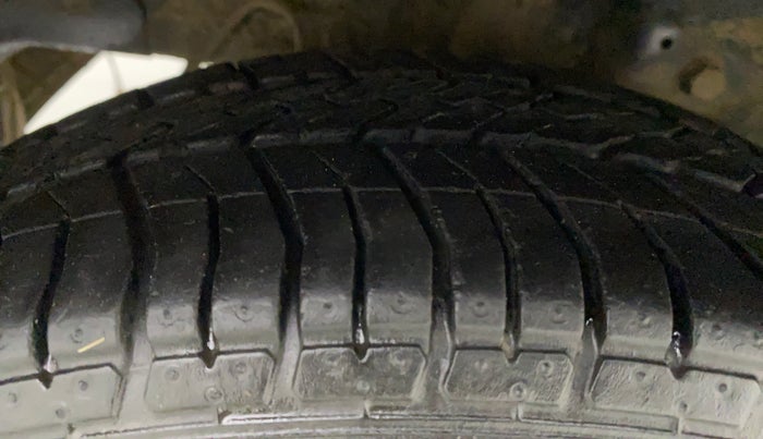2011 Hyundai Eon MAGNA O, Petrol, Manual, 58,035 km, Right Rear Tyre Tread