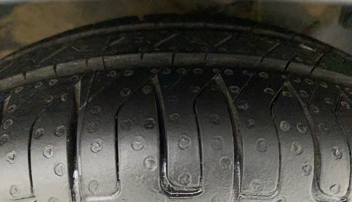 2011 Hyundai Eon MAGNA O, Petrol, Manual, 58,035 km, Right Front Tyre Tread