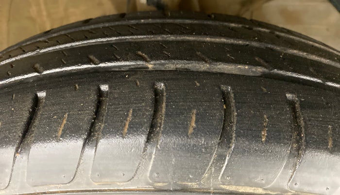 2018 Maruti Swift VXI, Petrol, Manual, 30,426 km, Right Front Tyre Tread