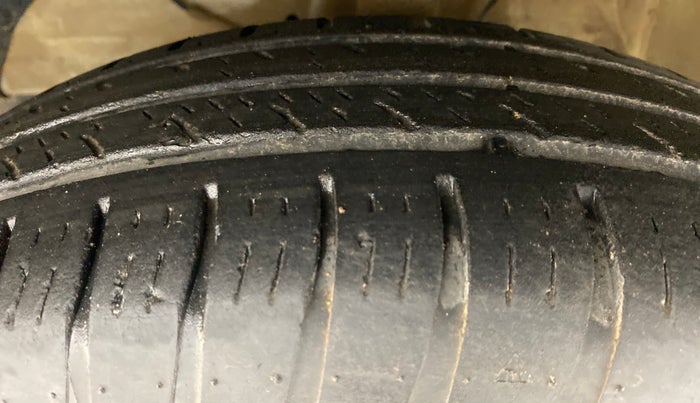 2018 Maruti Swift VXI, Petrol, Manual, 30,426 km, Left Front Tyre Tread