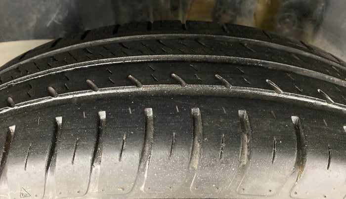 2018 Maruti Swift VXI, Petrol, Manual, 30,426 km, Left Rear Tyre Tread