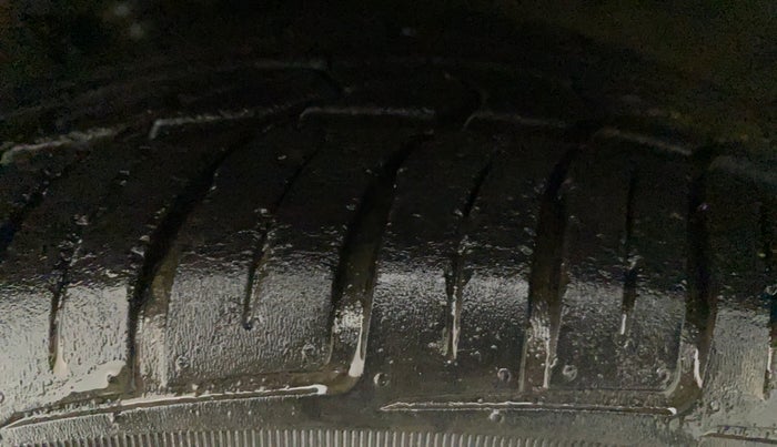 2010 Toyota Corolla Altis G PETROL, Petrol, Manual, 73,233 km, Left Front Tyre Tread
