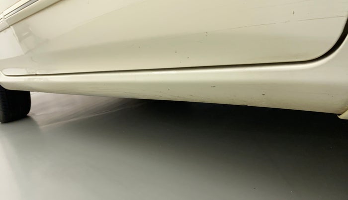 2010 Toyota Corolla Altis G PETROL, Petrol, Manual, 73,233 km, Right running board - Minor scratches