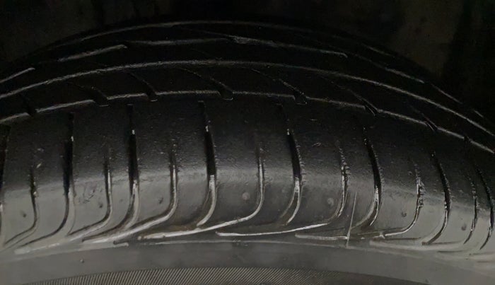 2018 Toyota YARIS VX MT, Petrol, Manual, 30,443 km, Right Front Tyre Tread