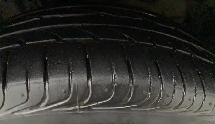 2018 Toyota YARIS VX MT, Petrol, Manual, 30,443 km, Left Front Tyre Tread