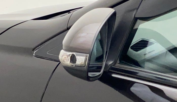 2018 Toyota YARIS VX MT, Petrol, Manual, 30,443 km, Left rear-view mirror - Indicator light has minor damage