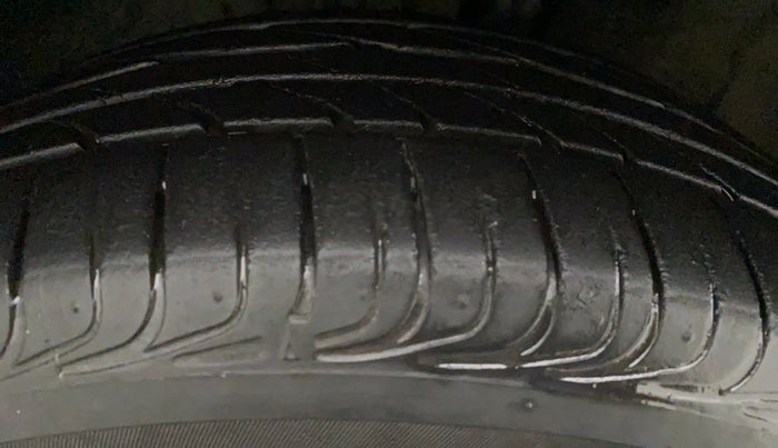 2018 Toyota YARIS VX MT, Petrol, Manual, 30,443 km, Right Rear Tyre Tread