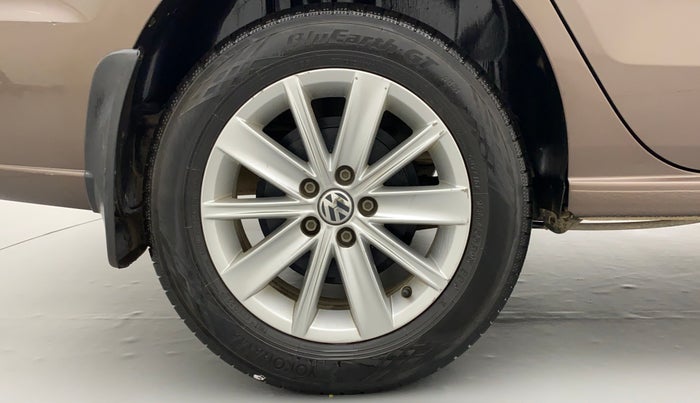 2016 Volkswagen Vento HIGHLINE PETROL AT, Petrol, Automatic, 61,590 km, Right Rear Wheel