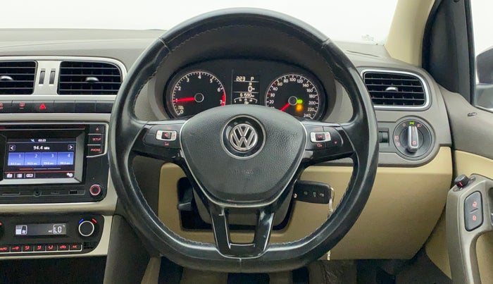 2016 Volkswagen Vento HIGHLINE PETROL AT, Petrol, Automatic, 61,590 km, Steering Wheel Close Up