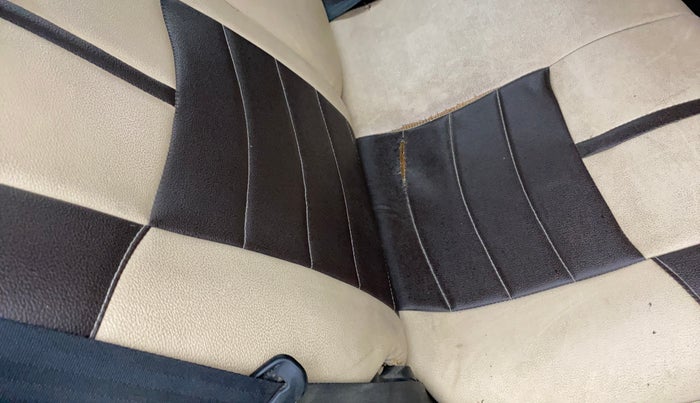 2017 Maruti Wagon R 1.0 LXI CNG, CNG, Manual, 68,380 km, Second-row right seat - Cover slightly stained
