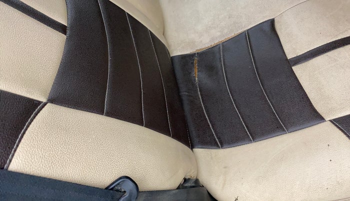 2017 Maruti Wagon R 1.0 LXI CNG, CNG, Manual, 68,380 km, Second-row right seat - Cover slightly torn