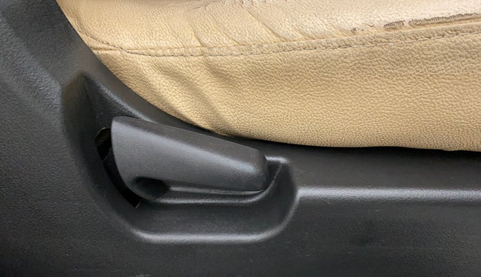 2017 Maruti Wagon R 1.0 LXI CNG, CNG, Manual, 68,380 km, Driver Side Adjustment Panel