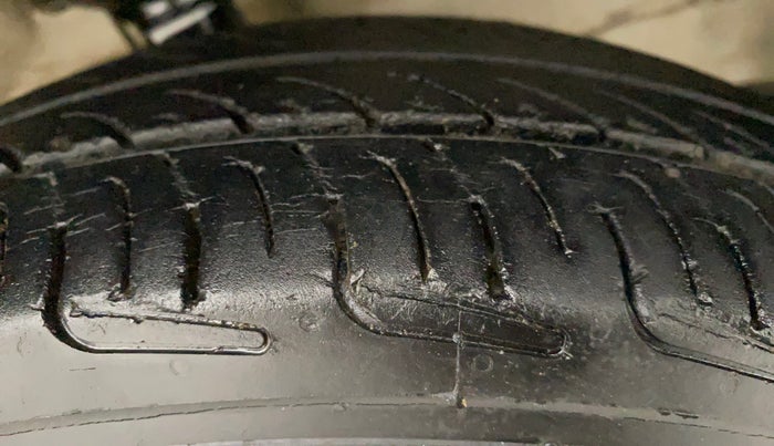 2017 Maruti Wagon R 1.0 LXI CNG, CNG, Manual, 68,380 km, Right Front Tyre Tread