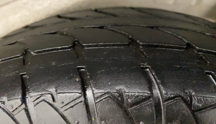2017 Maruti Wagon R 1.0 LXI CNG, CNG, Manual, 68,380 km, Left Rear Tyre Tread
