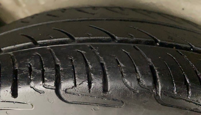 2017 Maruti Wagon R 1.0 LXI CNG, CNG, Manual, 68,380 km, Right Rear Tyre Tread