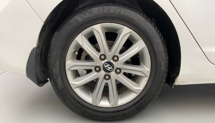 2015 Hyundai New Elantra 1.8 SX AT VTVT, Petrol, Automatic, 1,19,067 km, Right Rear Wheel