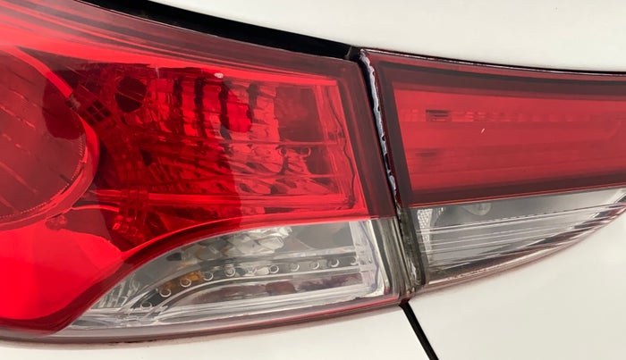 2015 Hyundai New Elantra 1.8 SX AT VTVT, Petrol, Automatic, 1,19,067 km, Left tail light - Minor damage
