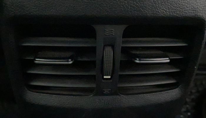 2015 Hyundai New Elantra 1.8 SX AT VTVT, Petrol, Automatic, 1,19,067 km, Rear AC Vents