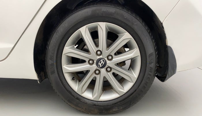 2015 Hyundai New Elantra 1.8 SX AT VTVT, Petrol, Automatic, 1,19,067 km, Left Rear Wheel