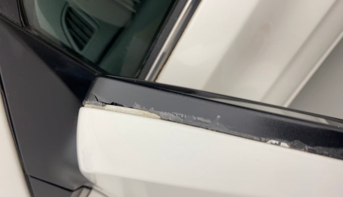 2015 Hyundai New Elantra 1.8 SX AT VTVT, Petrol, Automatic, 1,19,067 km, Left rear-view mirror - Cover has minor damage