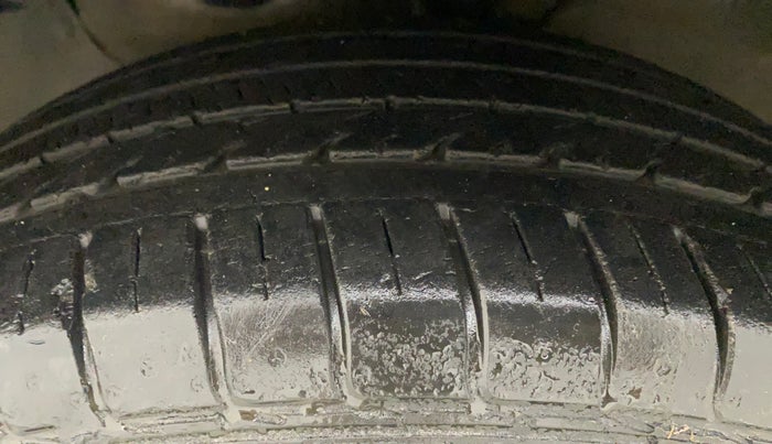 2015 Hyundai Creta S 1.6 PETROL, Petrol, Manual, 28,686 km, Left Front Tyre Tread