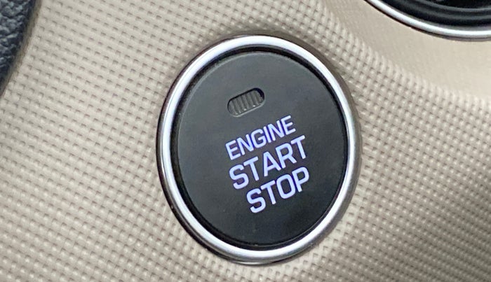 2017 Hyundai Grand i10 ASTA 1.2 VTVT, Petrol, Manual, 31,238 km, Keyless Start/ Stop Button