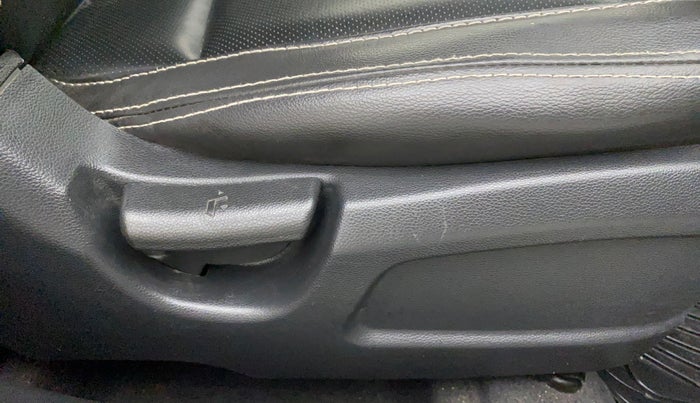 2015 Hyundai Elite i20 MAGNA 1.2, Petrol, Manual, 35,871 km, Driver Side Adjustment Panel