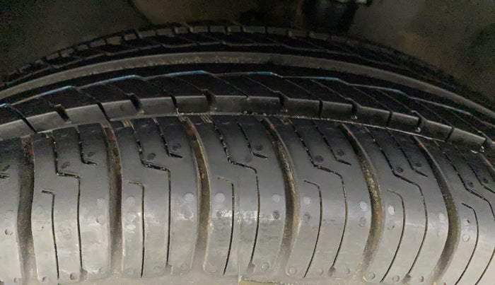 2015 Hyundai Elite i20 MAGNA 1.2, Petrol, Manual, 35,871 km, Left Front Tyre Tread