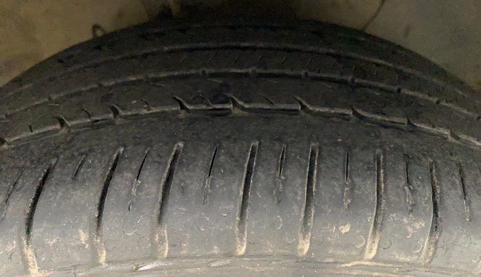 2017 Hyundai Verna 1.6 VTVT SX, Petrol, Manual, 89,581 km, Right Front Tyre Tread