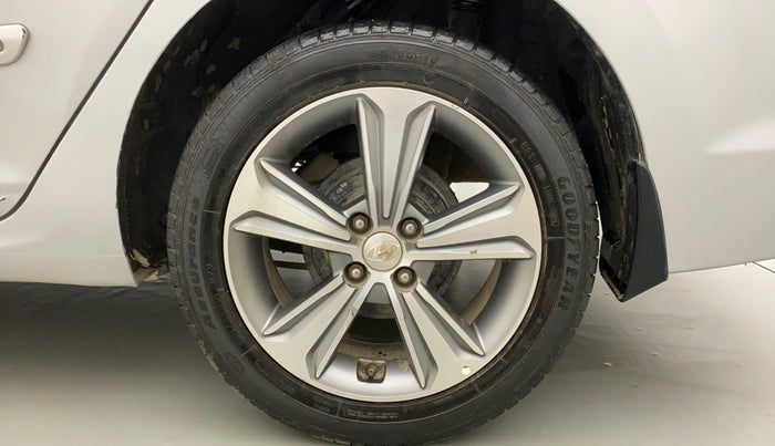 2017 Hyundai Verna 1.6 VTVT SX, Petrol, Manual, 89,581 km, Left Rear Wheel