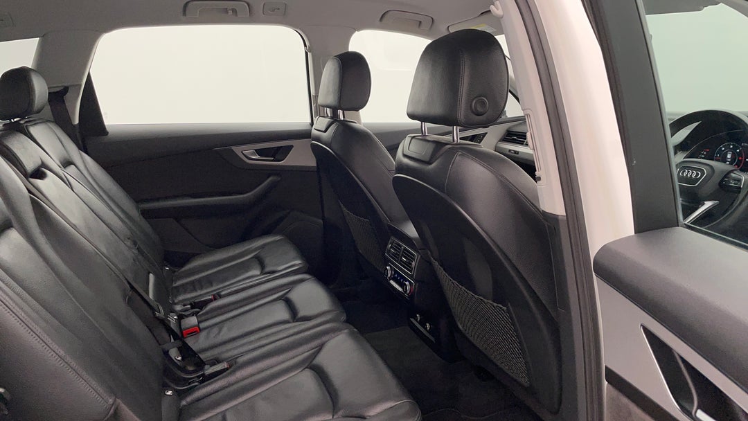 2018 Audi Q7 3.0 Tdi Quattro, Automatic, 101276 km, Right Side Rear Door Cabin View