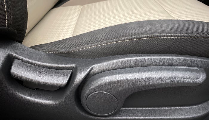 2019 Hyundai Elite i20 1.2  ASTA (O) CVT, Petrol, Automatic, 7,243 km, Driver Side Adjustment Panel