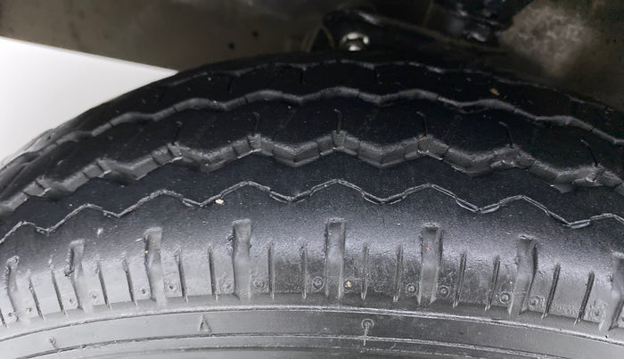 2017 Maruti Eeco 5 STR WITH AC PLUSHTR, Petrol, Manual, 21,548 km, Left Front Tyre Tread
