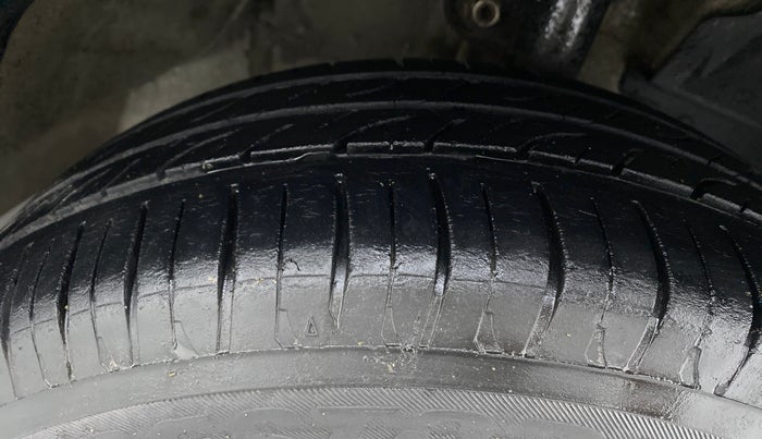 2018 Mahindra KUV 100 NXT K2 P 6 STR, Petrol, Manual, 54,575 km, Right Front Tyre Tread