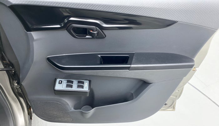 2018 Mahindra KUV 100 NXT K2 P 6 STR, Petrol, Manual, 54,575 km, Driver Side Door Panels Control