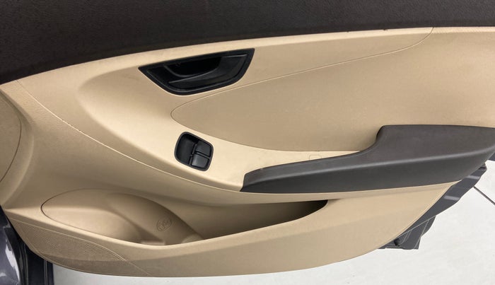 2016 Hyundai Eon MAGNA + 1.0 LITRE KAPPA, Petrol, Manual, 54,615 km, Driver Side Door Panels Control
