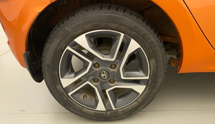 2018 Tata Tiago XZ PLUS PETROL, CNG, Manual, 36,007 km, Right Rear Wheel