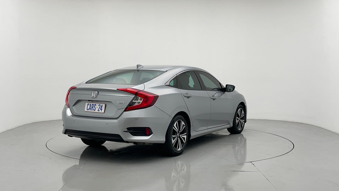 Right Back Diagonal (45- Degree) View