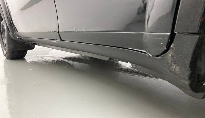 2018 Mahindra XUV500 W7, Diesel, Manual, 90,493 km, Left running board - Cladding has minor damage
