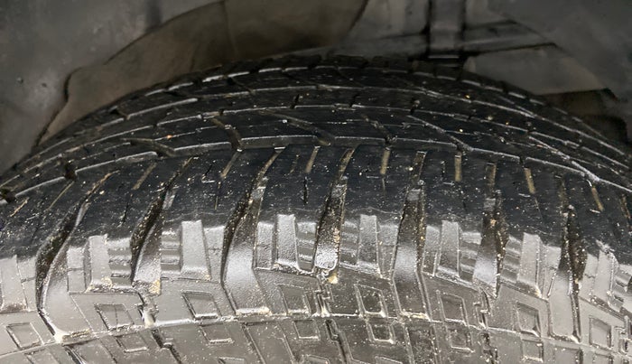 2018 Mahindra XUV500 W7, Diesel, Manual, 90,493 km, Left Rear Tyre Tread
