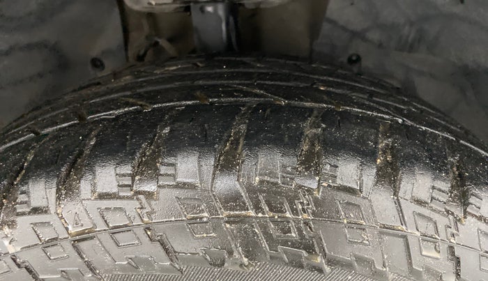 2018 Mahindra XUV500 W7, Diesel, Manual, 90,493 km, Right Front Tyre Tread