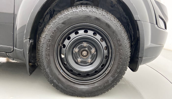 2018 Mahindra XUV500 W7, Diesel, Manual, 90,493 km, Right Front Wheel