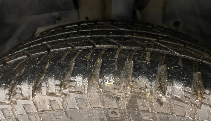 2018 Mahindra XUV500 W7, Diesel, Manual, 90,493 km, Left Front Tyre Tread