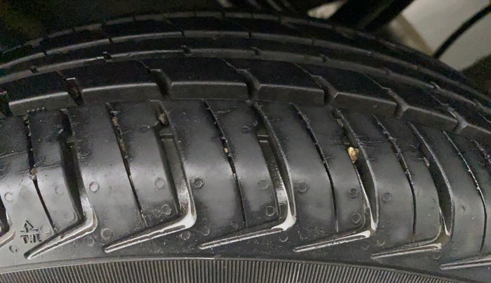 2016 Datsun Redi Go T (O), Petrol, Manual, 7,352 km, Right Front Tyre Tread