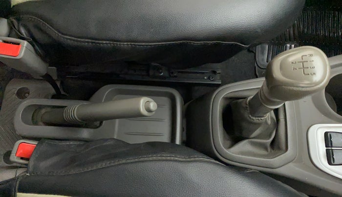 2016 Datsun Redi Go T (O), Petrol, Manual, 7,352 km, Gear Lever