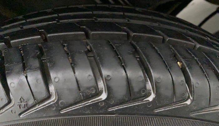 2016 Datsun Redi Go T (O), Petrol, Manual, 7,352 km, Left Front Tyre Tread