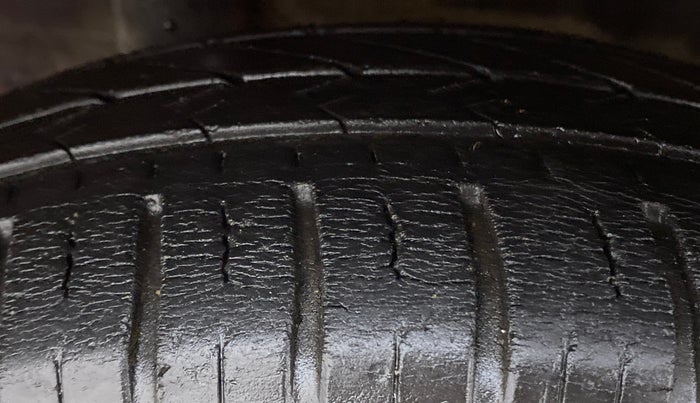 2016 Honda Brio 1.2 S MT I VTEC, Petrol, Manual, 34,456 km, Right Rear Tyre Tread