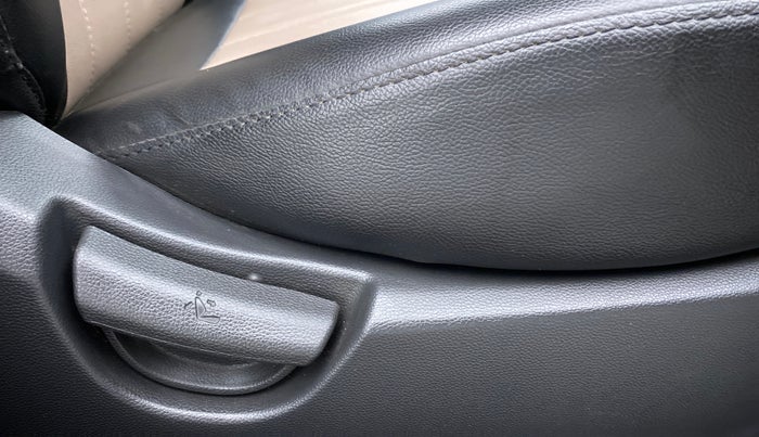 2018 Hyundai Grand i10 SPORTZ 1.2 KAPPA VTVT, Petrol, Manual, 13,696 km, Driver Side Adjustment Panel